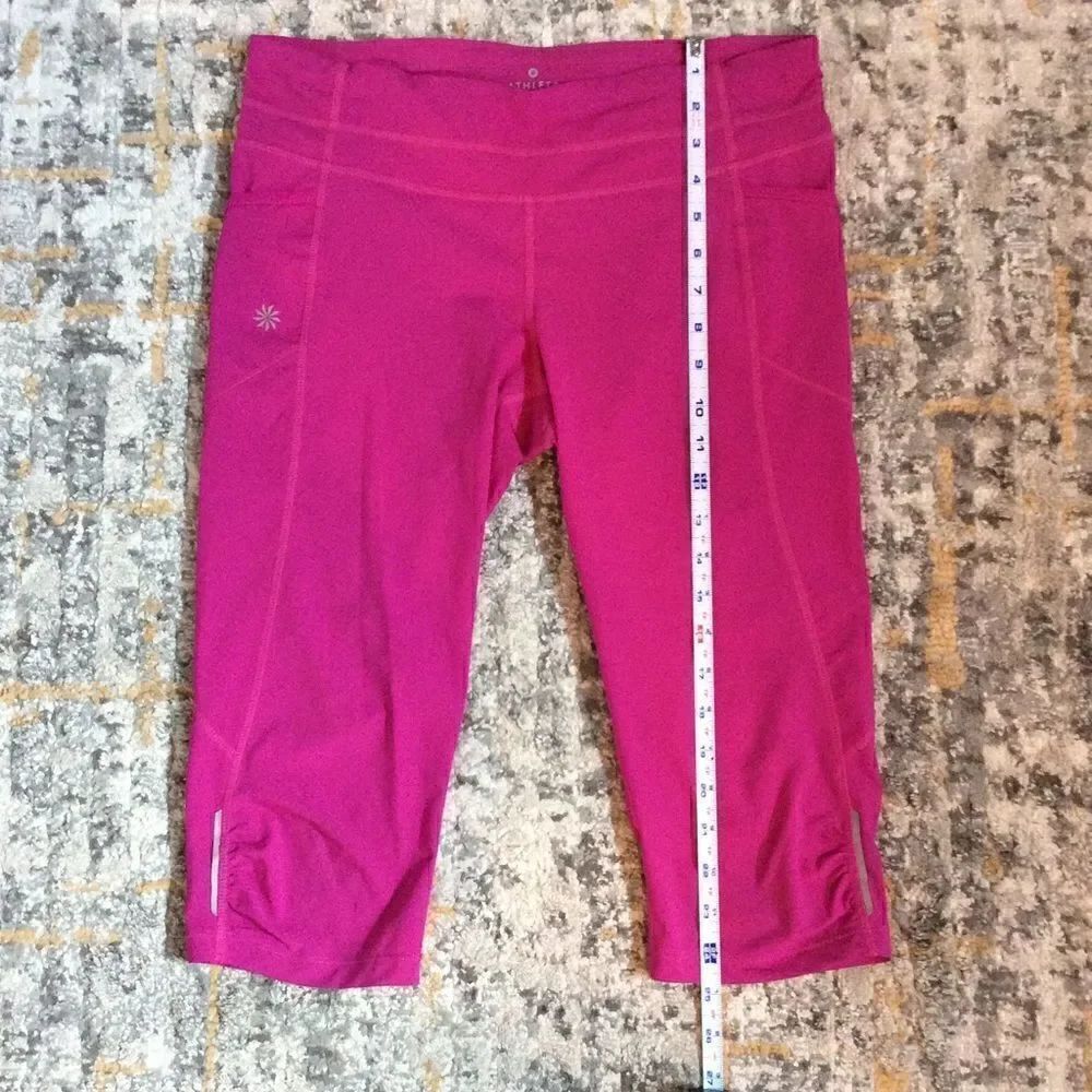ATHLETA DOBBY BE FREE REFLECTIVE CAPRI LEGGINGS! M - Picture 4 of 8